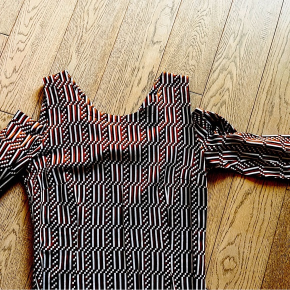 Dinally cold shoulder midi dress - Picture 3 of 5